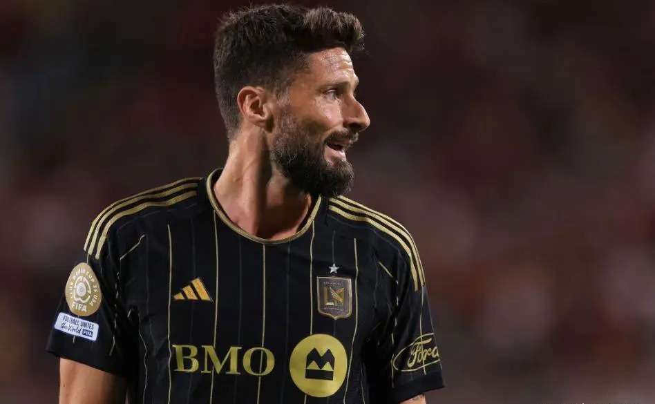 莫拉塔将回归意甲,AC米兰寻“吉鲁型”中锋战新赛季