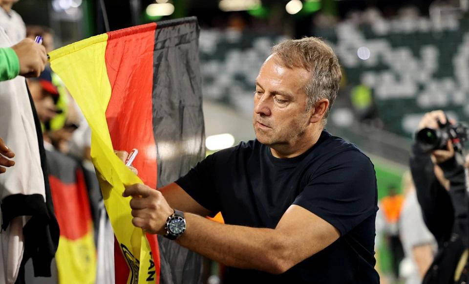 巴萨欲签下邓弗里斯!欧冠淘汰巴萨功臣或转投国米