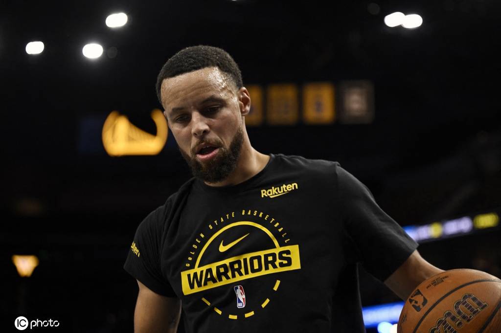 这也行？勇士队医更正：库里受伤的是左腿不是右腿