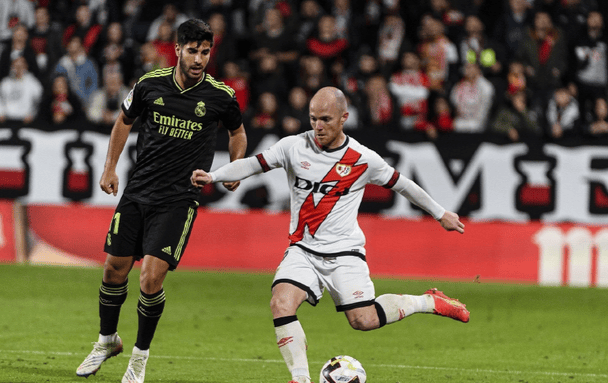 西甲焦点战:巴列卡诺VS巴伦西亚——攻防博弈下的胜负天平与比分推演